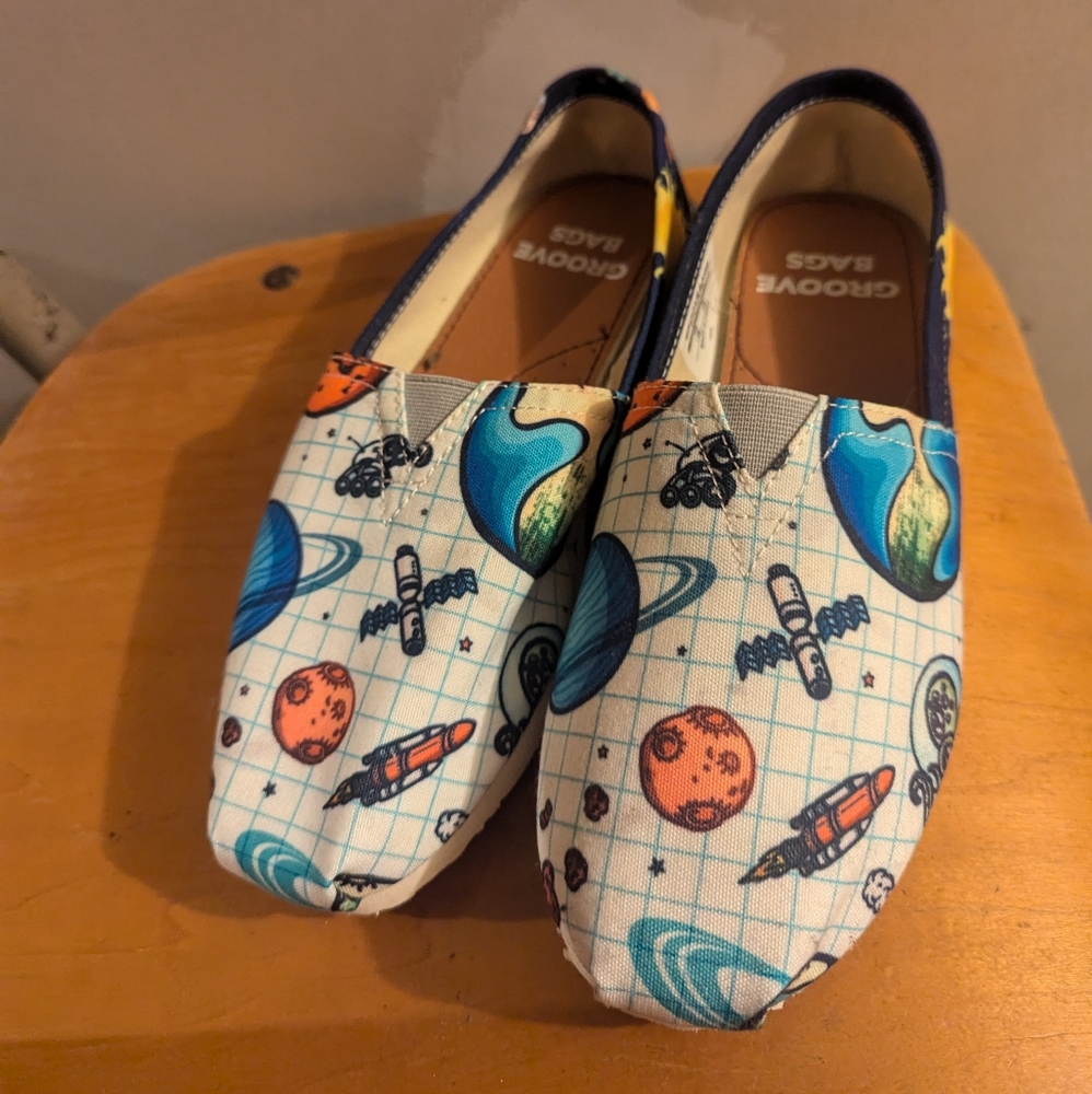 Groove Bags Solar System print slip-ons